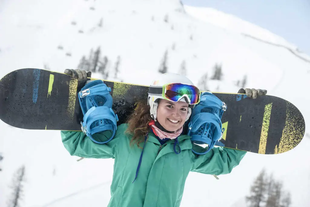 Best Beginner Snowboards For Women